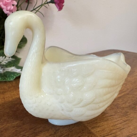 Imperial Glass Ivory Milk Glass Swan Planter Trinket Dish Wedding Decor - Picture 5 of 7